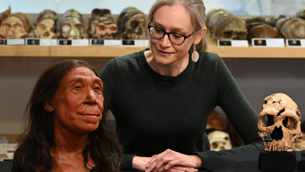 Chipul unei femei neanderthaliene de acum 75.000 de ani, recreat într-o sculptură remarcabilă