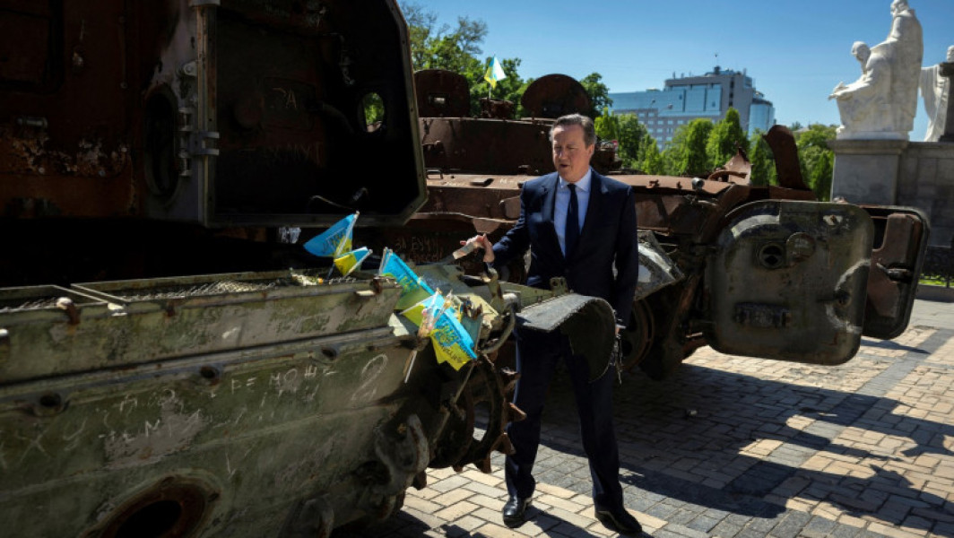 Marea Britanie dă voie Ucrainei să lovească în interiorul Rusiei cu armele pe care i le dă. Promisiunea lui David Cameron, la Kiev
