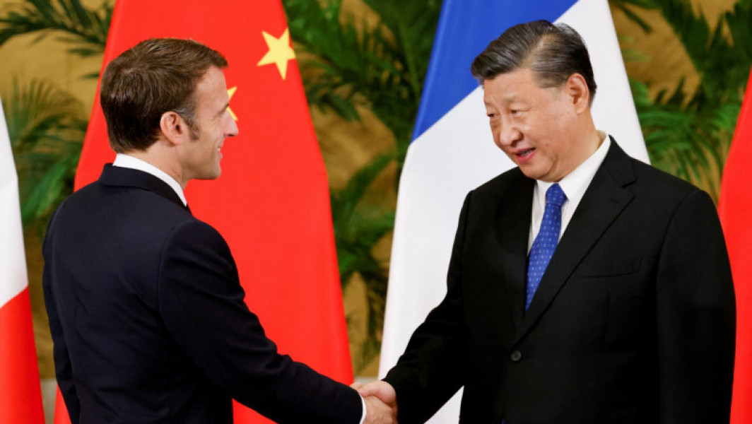 Macron îl va presa pe Xi Jinping să-şi folosească influenţa asupra lui Putin: „Trebuie să lucrăm cu China pentru a construi pacea”