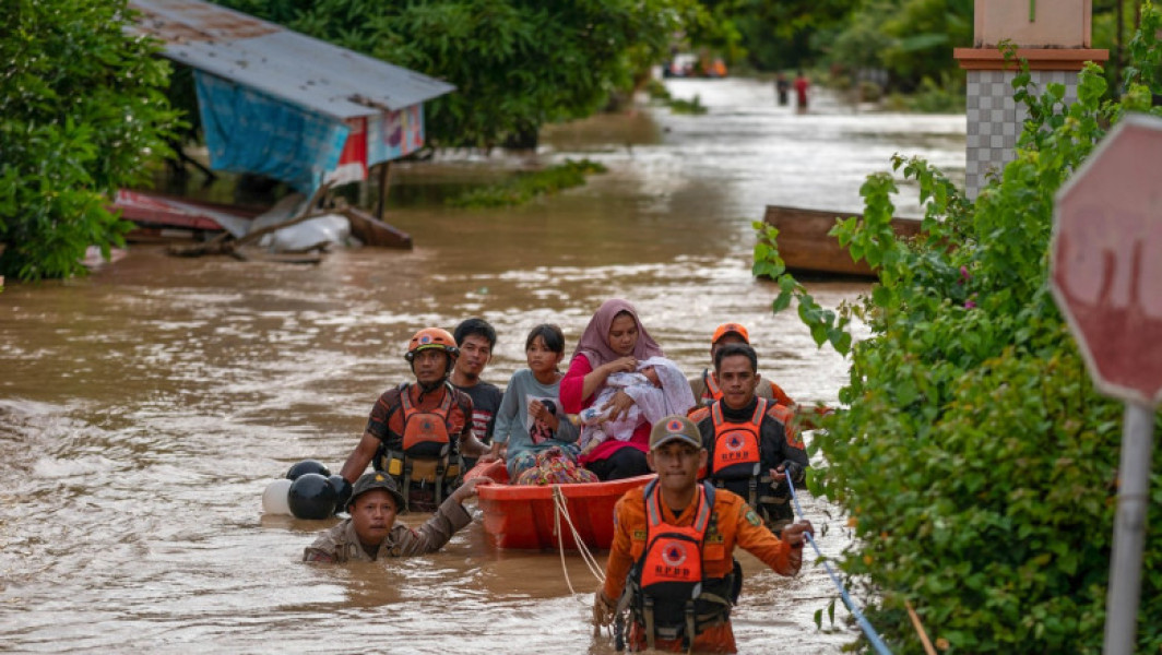 15 morți în Indonezia după inundații și alunecare de teren în urma ploilor