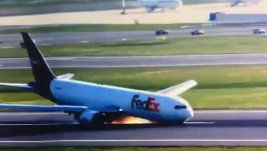 Aeronava de marfă a aterizat în siguranță fără roțile din față la Istanbul