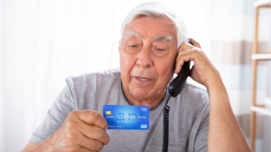 Sute de mii de europeni care au vrut să își cumpere haine de firmă au fost păcăliți. Este una dintre „cele mai mari escrocherii online”