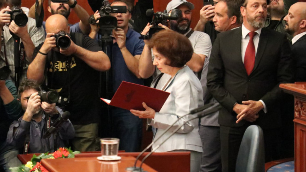 Preşedinta Macedoniei de Nord a refuzat să pronunţe noul nume al ţării la ceremonia de învestire, proteste virulente din partea Atenei şi Bruxelles