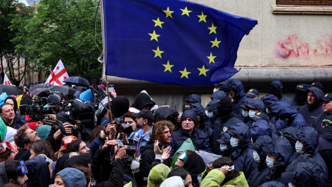 „Georgia adoptă legea „agenților străini”, protestele continuă”