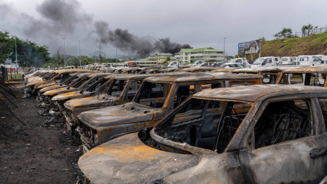 Galerie Foto Violențe și proteste în Noua Caledonie, sute de persoane arestate, drumuri baricadate. "Totul, în proporţie de 80%, e distrus"