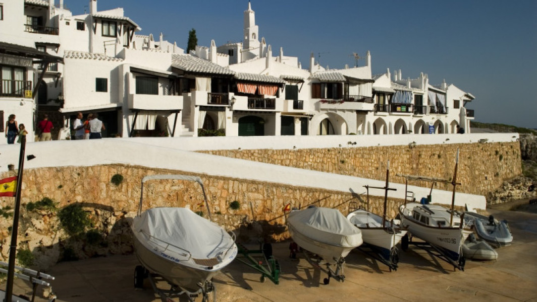 Orașul "Mykonos de Spania" ia măsuri împotriva comportamentelor turistice inadecvate pentru a proteja bunăstarea localnicilor