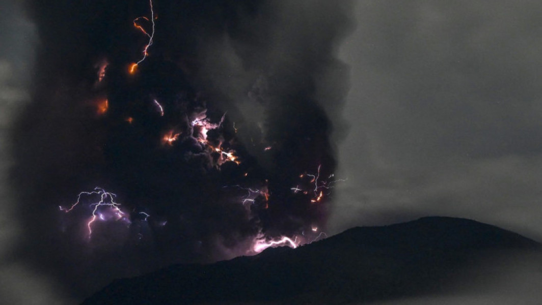 Alertă de Nivel Maxim în Indonezia: Vulcanul Ibu a Erupt