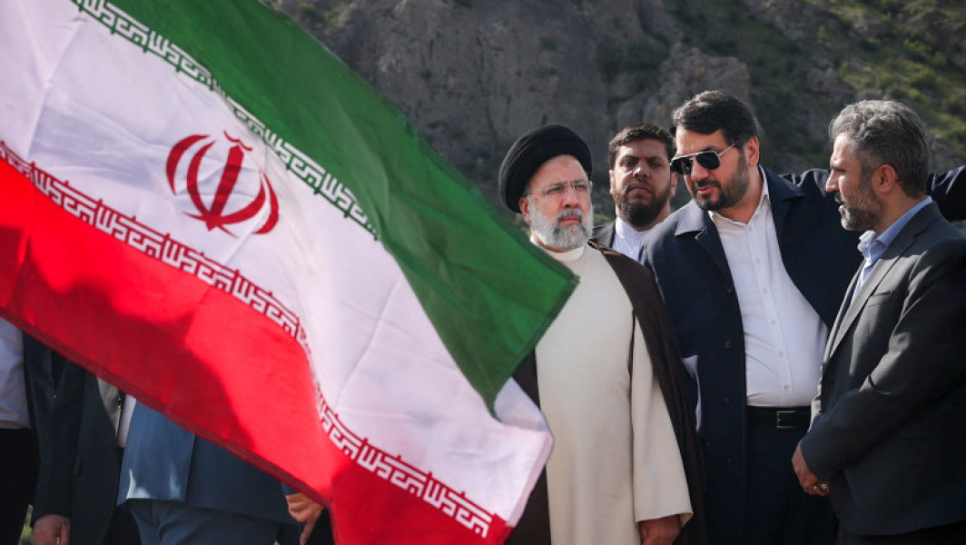 News Alert Elicopterul care îl transporta pe președintele Iranului Ebrahim Raisi a „aterizat forțat”. TV iraniană: „Operațiune uriașă de salvare”