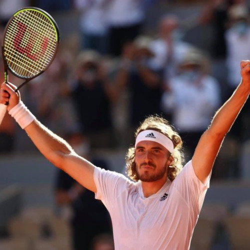 Stefanos Tsitsipas a avansat în turul al treilea la Roland Garros după ce a cedat un set