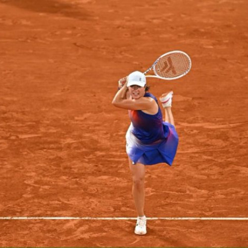 Tripla campioană la Roland Garros, Swiatek surprinde în fața lui Osaka