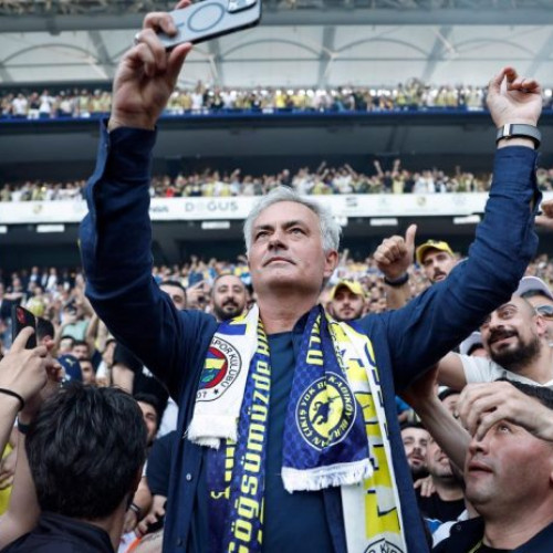 Mourinho, primit cu entuziasm la Fenerbahce ca un popstar