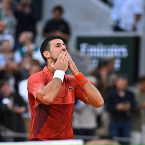 Novak Djokovic, operat cu succes la genunchiul drept