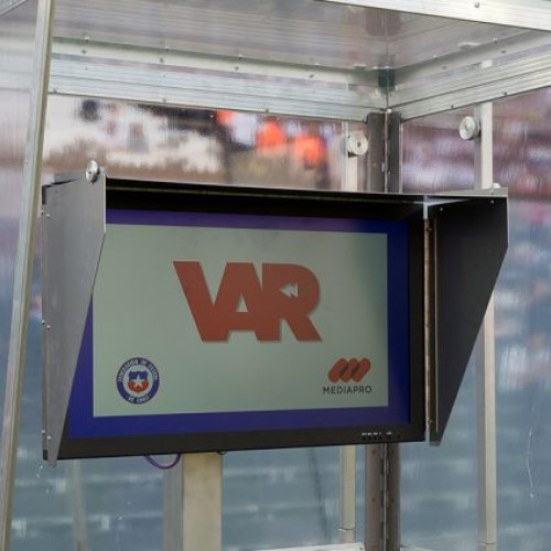 Cluburile din Premier League au votat pentru menținerea arbitrajului video (VAR)